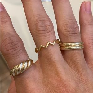 Solid gold zigzag ring